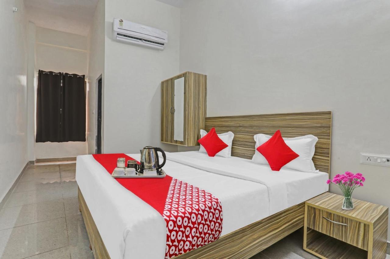 Flagship Jn Rooms And Banquet Gonda Buitenkant foto