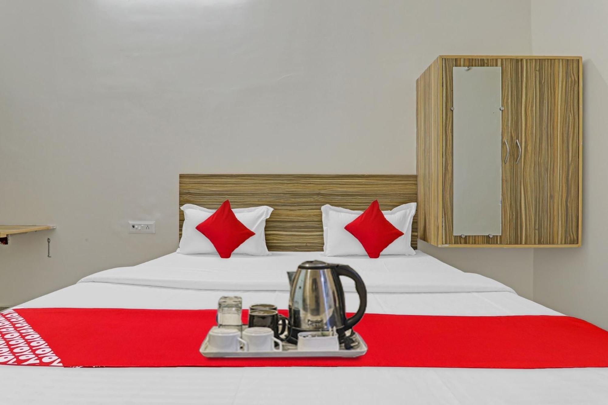Flagship Jn Rooms And Banquet Gonda Buitenkant foto