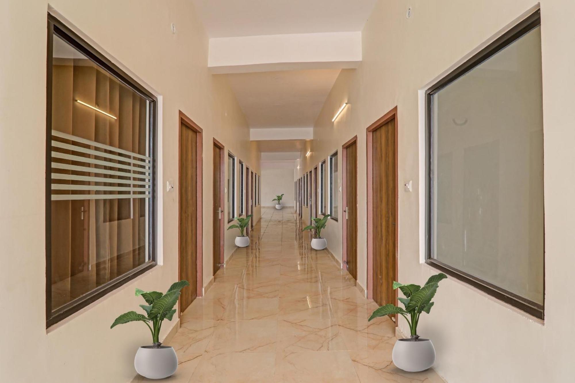 Flagship Jn Rooms And Banquet Gonda Buitenkant foto